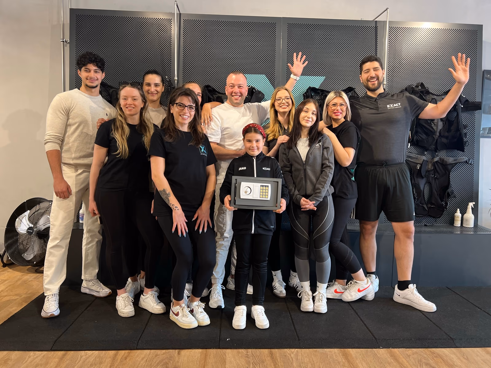 Geschafft: Siegerteam mit Urkunde