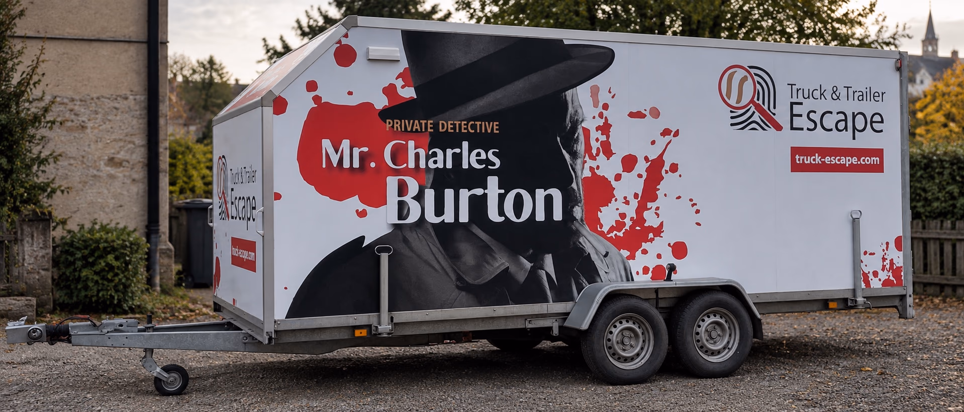 Der Escape-Trailer in voller Länge: weißer Anhänger mit der Gestaltung „Private Detective Mr. Charles Burton“